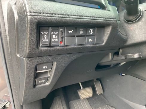 Used 2023 Honda Odyssey Touring image 17