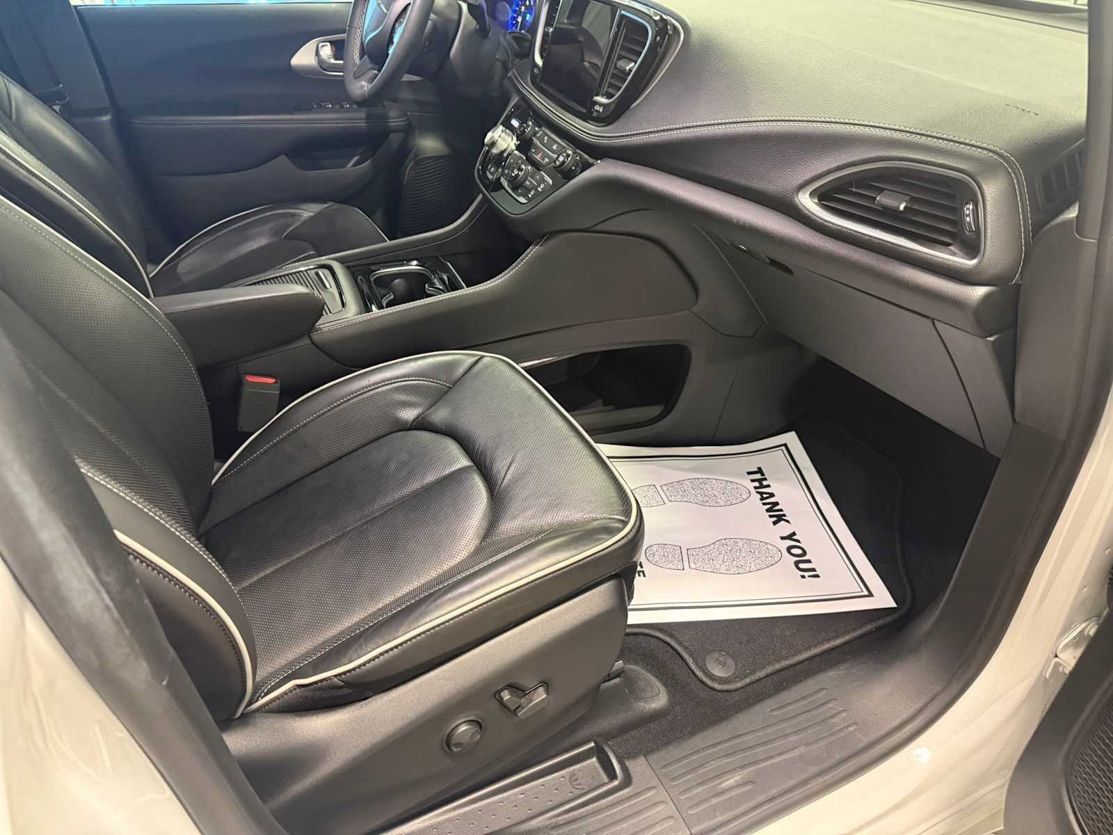 Used 2024 Chrysler Pacifica Limited w/ S Appearance Package FWD image 26