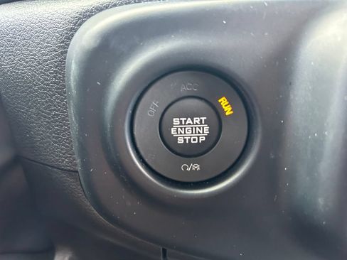 Used 2023 Jeep Gladiator Sport AWD/4WD image 16