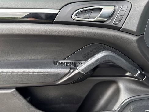 Used 2018 Porsche Cayenne AWD/4WD image 11