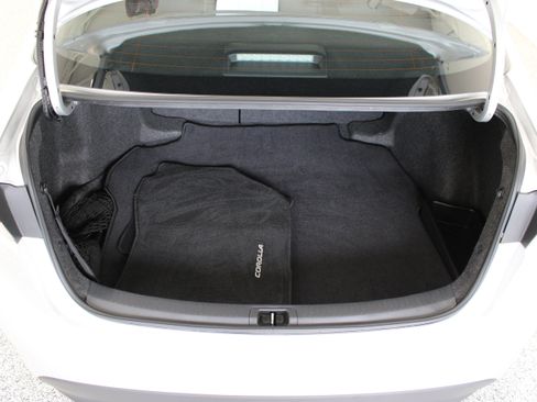 Used 2025 Toyota Corolla LE FWD image 27
