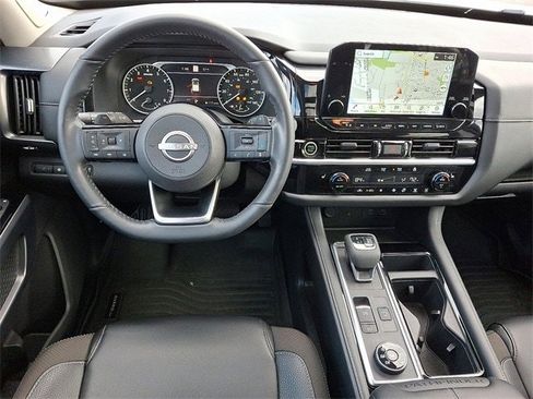 Used 2024 Nissan Pathfinder SL w/ SL Premium Package image 12