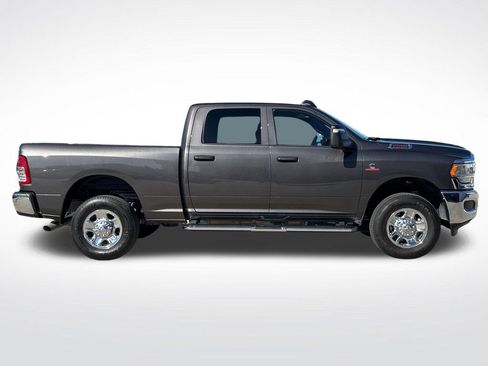 Used 2024 RAM 2500 Tradesman w/ Chrome Appearance Group AWD/4WD image 9