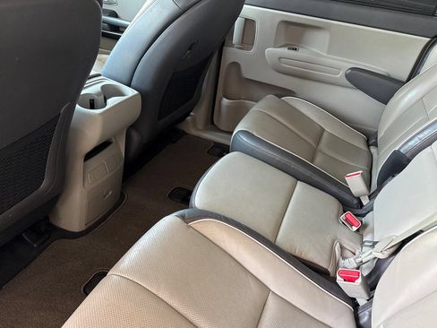Used 2018 Kia Sedona LX w/ LX Essentials Premium Package FWD image 12