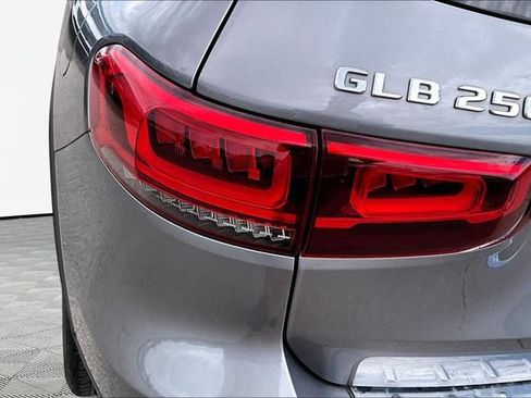Used 2020 Mercedes-Benz GLB 250 image 32