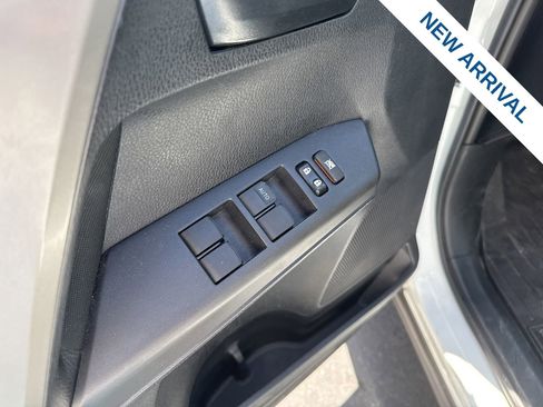 Used 2016 Toyota RAV4 LE AWD/4WD image 18