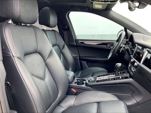 Used 2024 Porsche Macan image 7