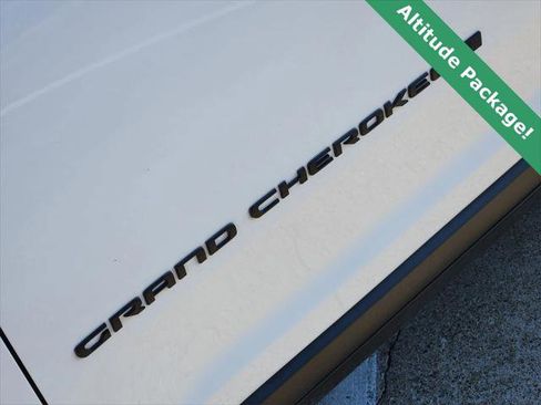Certified 2022 Jeep Grand Cherokee L Laredo image 11