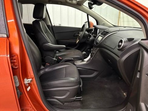 Used 2016 Chevrolet Trax LT w/ LT Sun and Sound Package AWD/4WD image 11