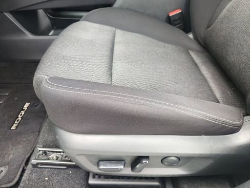 Used 2024 Nissan Rogue SV image 18