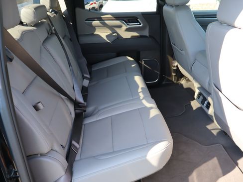 Used 2025 GMC Sierra 1500 SLT AWD/4WD image 33