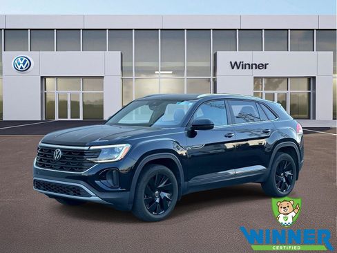 Used 2024 Volkswagen Atlas Cross Sport SE w/ Panoramic Sunroof Package image 1