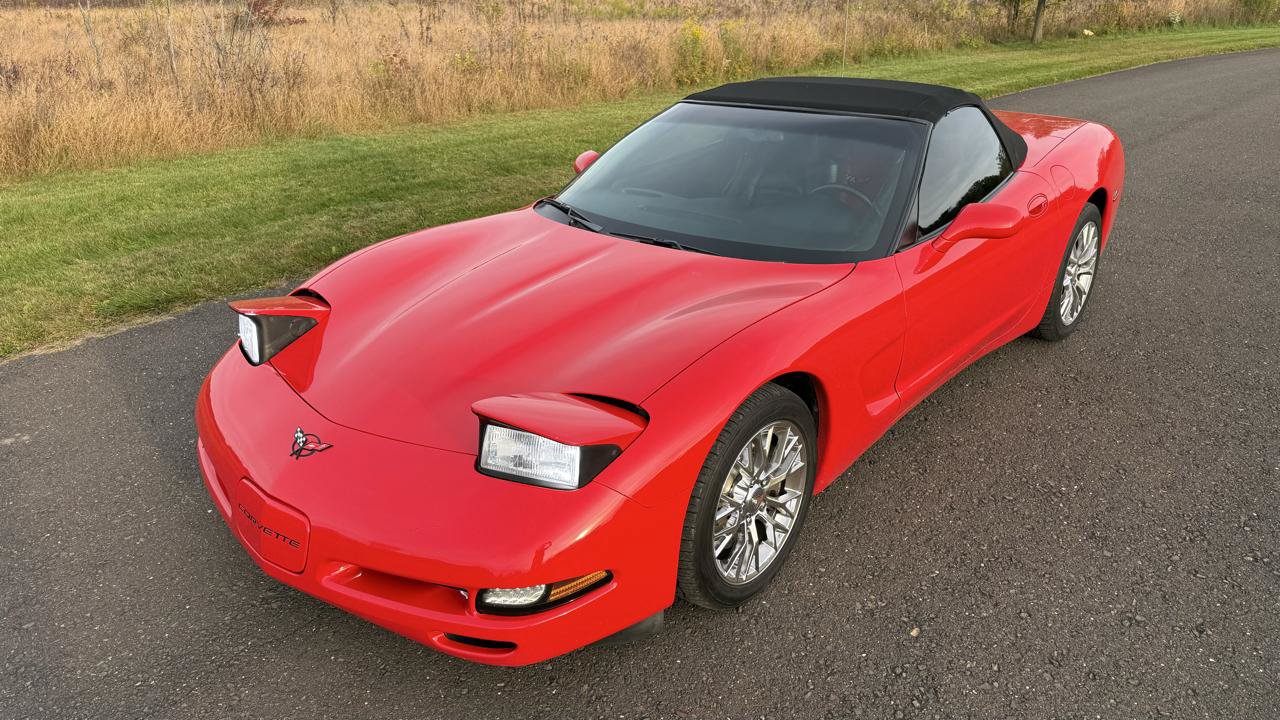 Used 2001 Chevrolet Corvette Convertible w/ Preferred Equipment Group1 RWD image 16