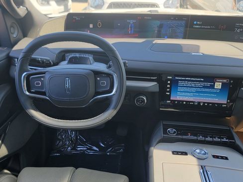 New 2025 Lincoln Navigator L Reserve w/ Jet Appearance Package image 12