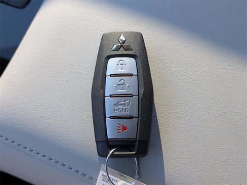 New 2026 Mitsubishi Outlander SE image 30