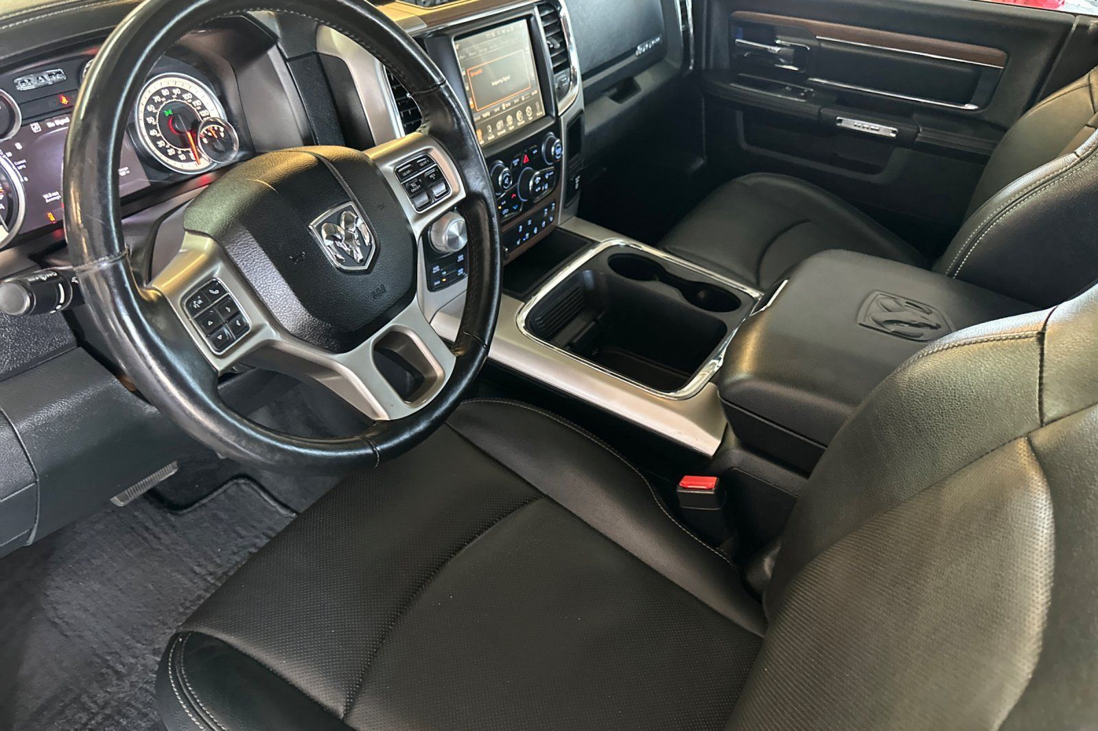 Used 2017 RAM 1500 Laramie w/ Convenience Group AWD/4WD image 10