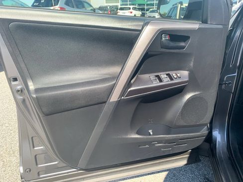 Used 2016 Toyota RAV4 LE AWD/4WD image 14