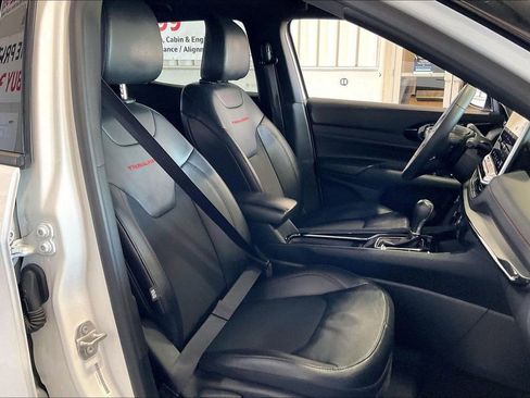 Used 2025 Jeep Compass Trailhawk image 22