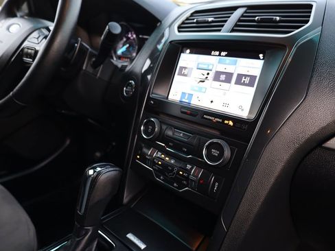 Used 2017 Ford Explorer XLT w/ Equipment Group 202A image 22