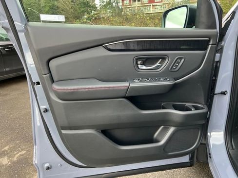 New 2025 Honda Pilot Black Edition image 18