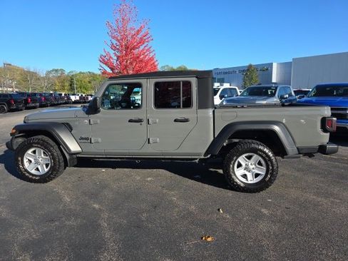 Used 2020 Jeep Gladiator Sport w/ Quick Order Package 23S image 2