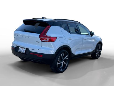 Used 2021 Volvo XC40 T5 R-Design w/ Climate Package AWD/4WD image 5