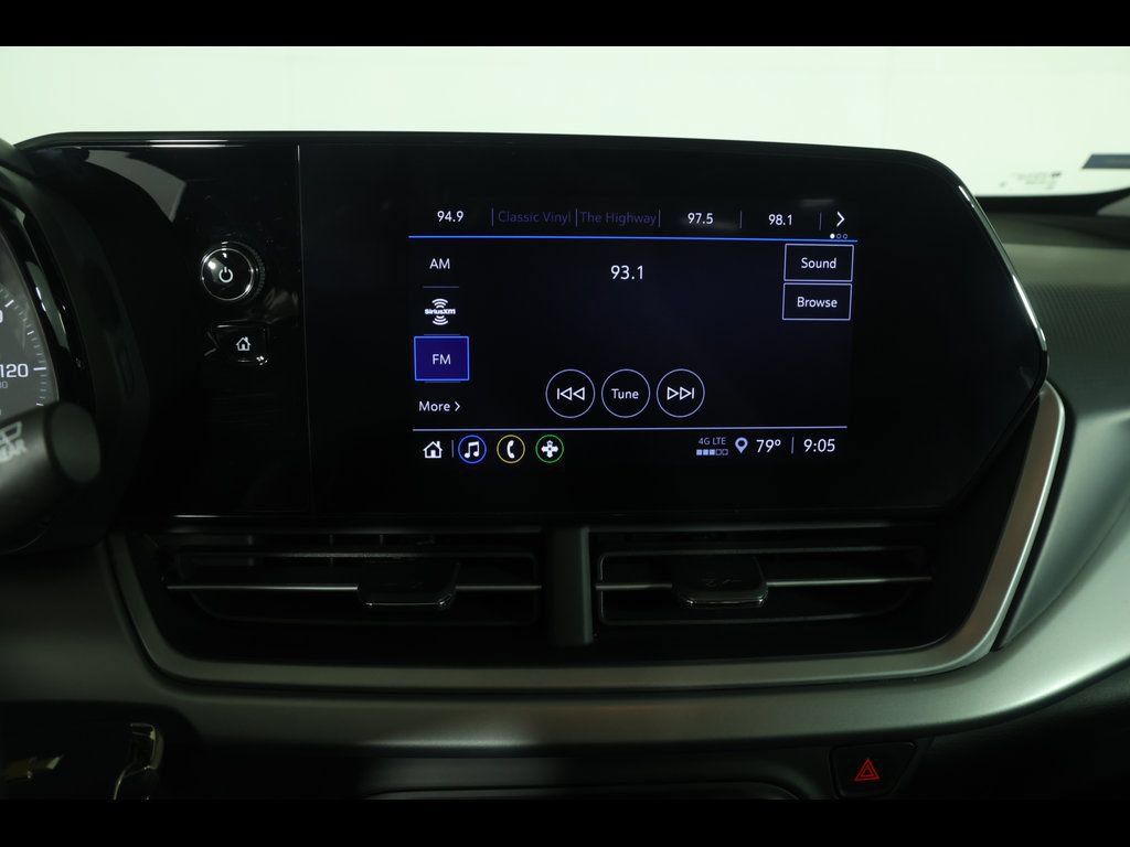 Used 2025 Chevrolet Trax LS w/ LS Convenience Package FWD image 23