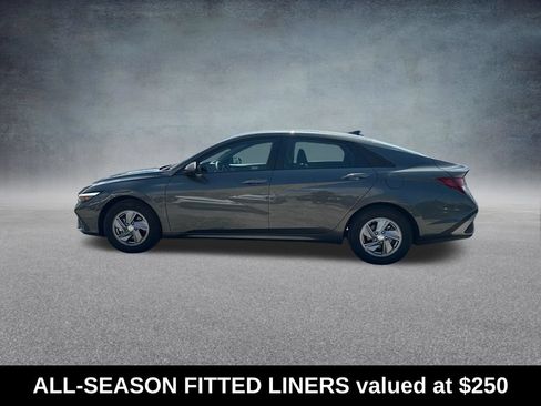 Used 2026 Hyundai Elantra SE FWD image 2