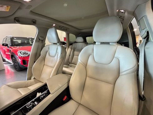 Used 2019 Volvo XC60 T5 Momentum w/ Premium Package image 11