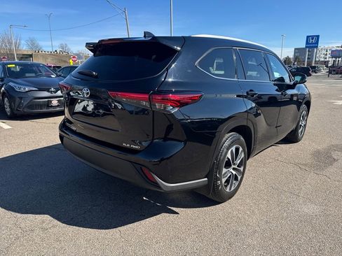 Used 2022 Toyota Highlander XLE image 9