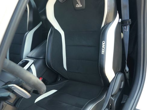 Used 2022 Ford Mustang Shelby GT500 w/ Carbon Fiber Track Pack RWD image 18