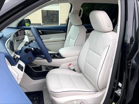 New 2026 Buick Enclave Avenir w/ Super Cruise Package AWD/4WD image 12
