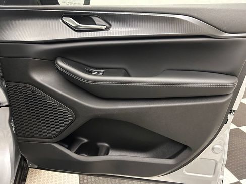 New 2025 Jeep Grand Cherokee Altitude AWD/4WD image 16