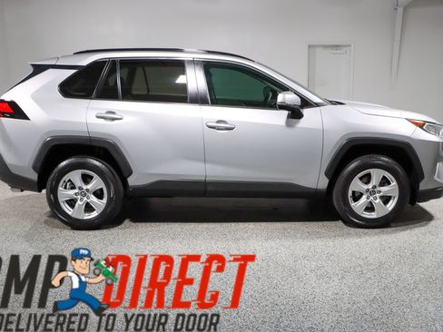 Used 2020 Toyota RAV4 XLE FWD image 6