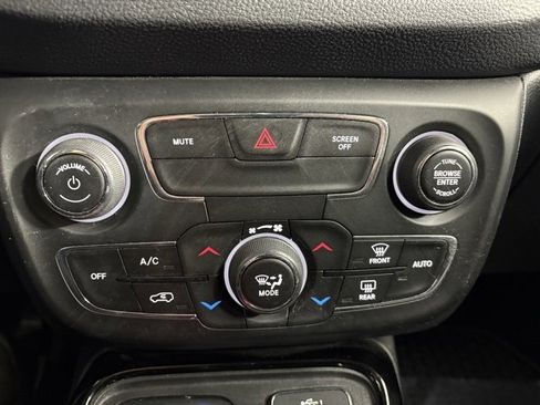 Used 2020 Jeep Compass Latitude image 13