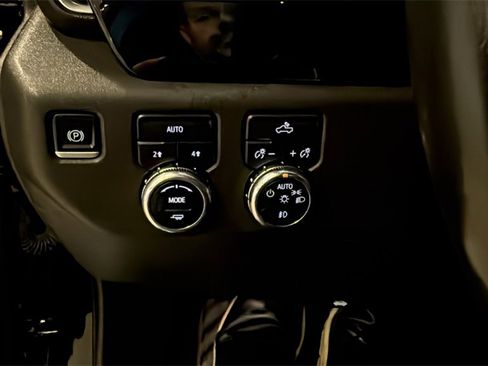 Used 2022 GMC Sierra 1500 Elevation image 32