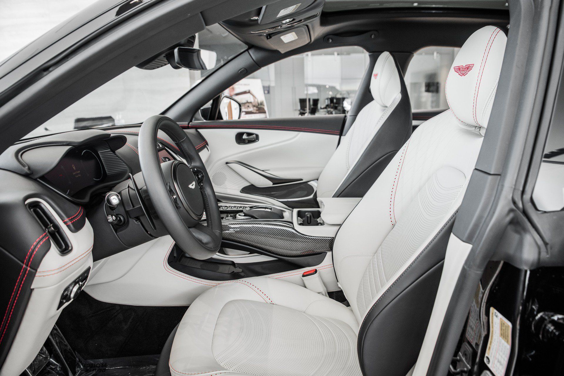 Used 2022 Aston Martin DBX AWD/4WD image 12
