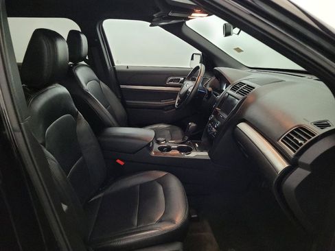 Used 2018 Ford Explorer XLT w/ Equipment Group 202A AWD/4WD image 21