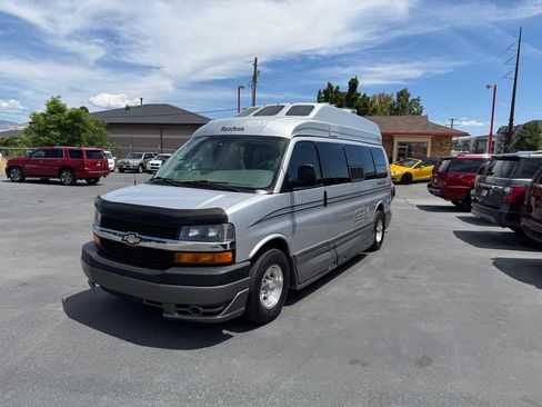 Used 2007 Chevrolet Express 3500 Extended w/ Power and Light Package RWD image 2