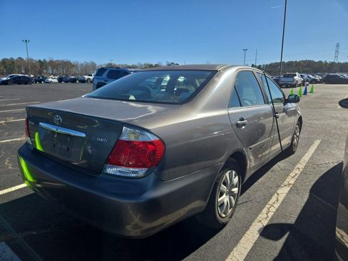Used 2005 Toyota Camry image 3