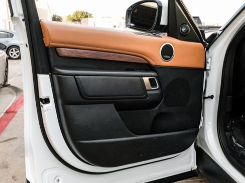 Used 2020 Land Rover Discovery HSE Luxury image 42