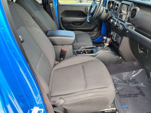 Used 2022 Jeep Gladiator Willys image 12