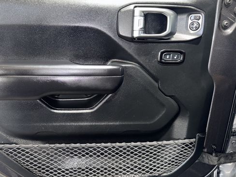 Used 2018 Jeep Wrangler Unlimited Sport S image 29