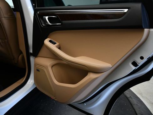Certified 2023 Porsche Macan S AWD/4WD image 46