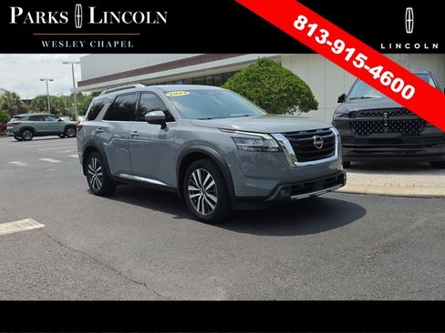 Used 2022 Nissan Pathfinder Platinum AWD/4WD image 1