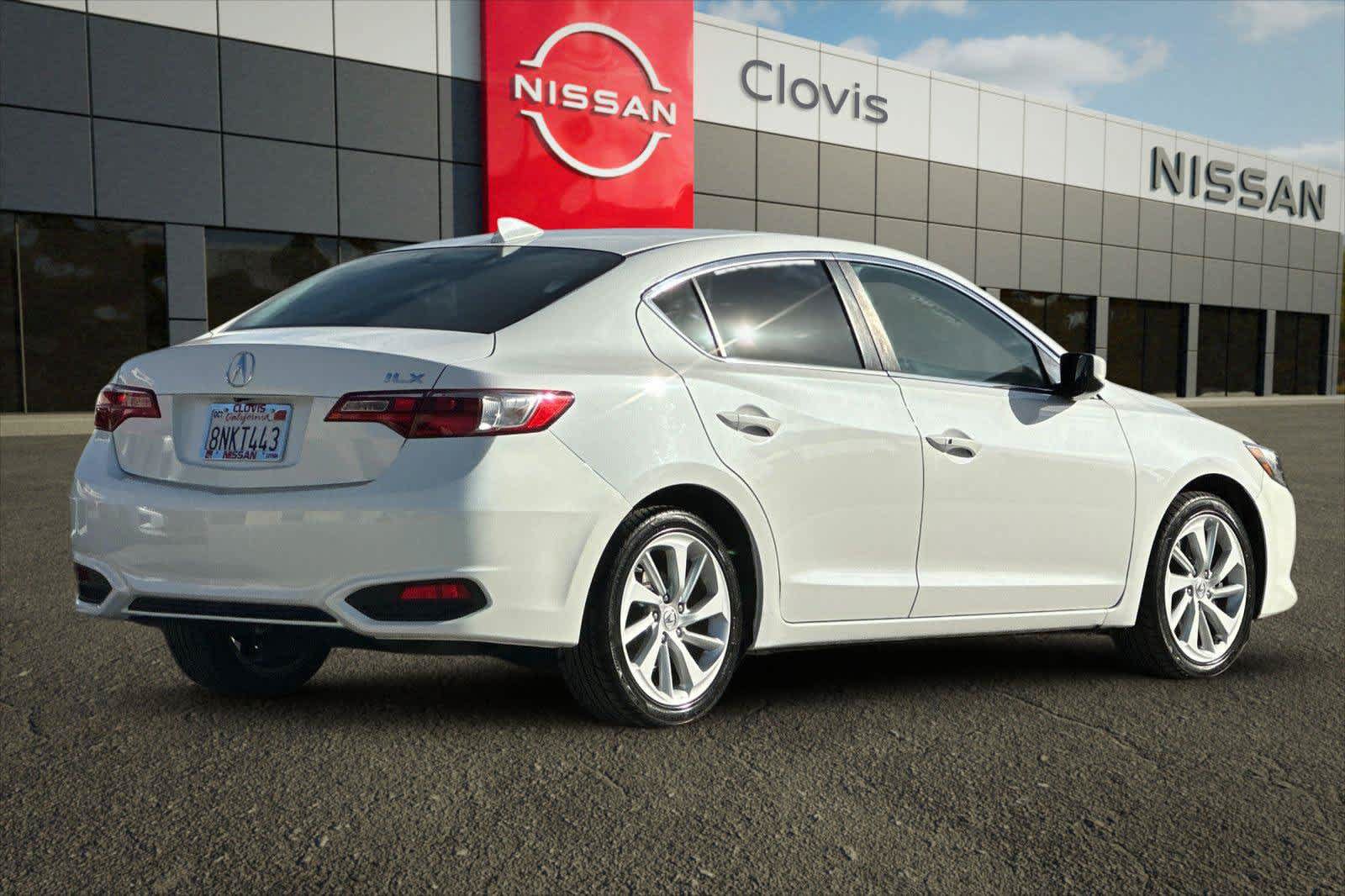 Used 2017 Acura ILX FWD image 2