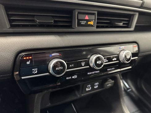 Certified 2025 Honda Pilot Touring image 25