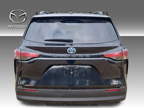 Used 2021 Toyota Sienna XLE w/ XLE Plus Package image 18