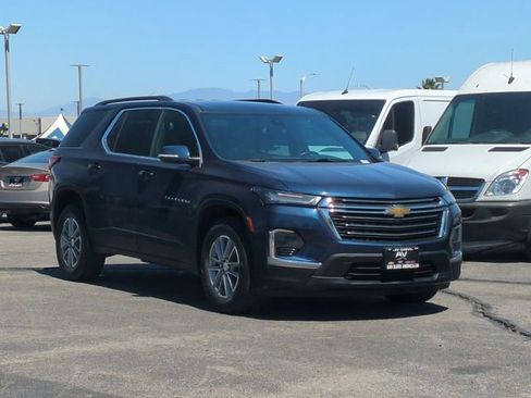 Used 2023 Chevrolet Traverse LT FWD image 2