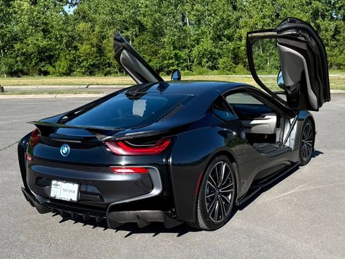 Used 2019 BMW i8 Coupe AWD/4WD image 3